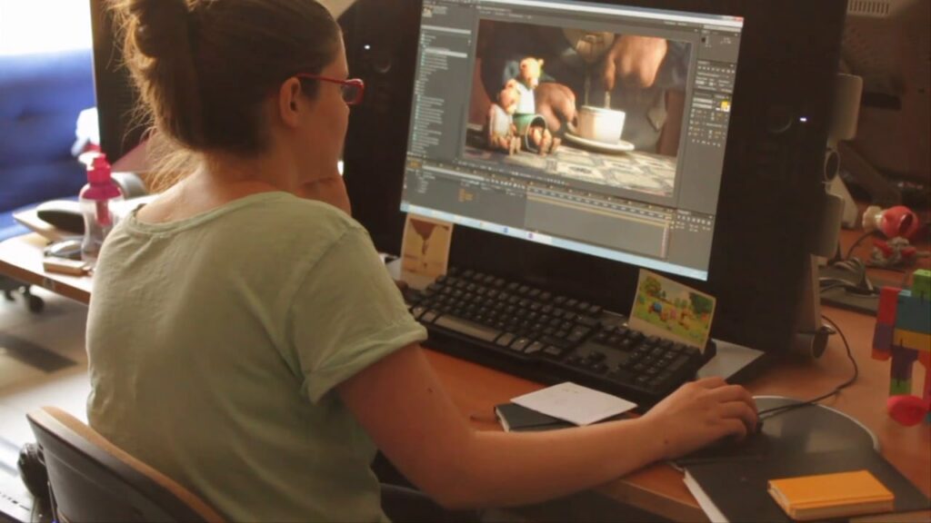 Animadora trabajando en el cortometraje Historia de un Oso