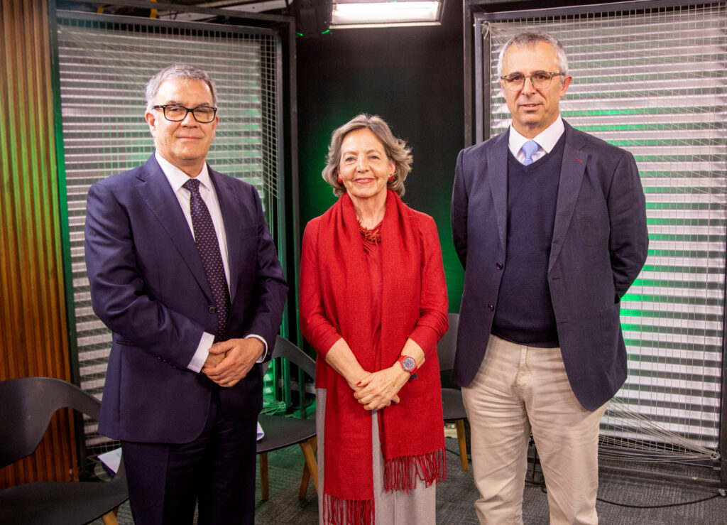 UDLA aborda los desafíos de la Inteligencia Artificial y la innovación curricular en la educación superior en LT Educa 